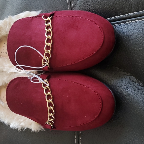 A New Day Rebe Burgundy Red Mule Flats Shoes Faux Leather and Fur New With Tags - Picture 3 of 5